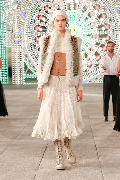 Look 22